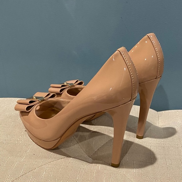 Coach Nude Heels Glossy Finish - Picture 3 of 4